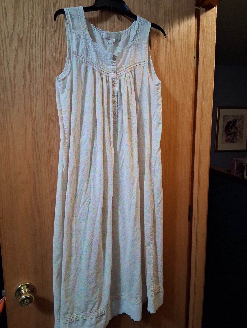 vintage or vintage-style Eileen West 100% cotton floral nightgown, Lace Trim